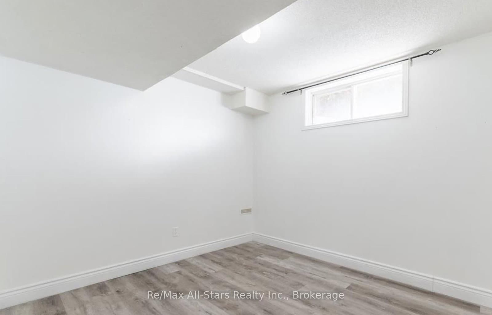 32 E St George Street thumbnail 29