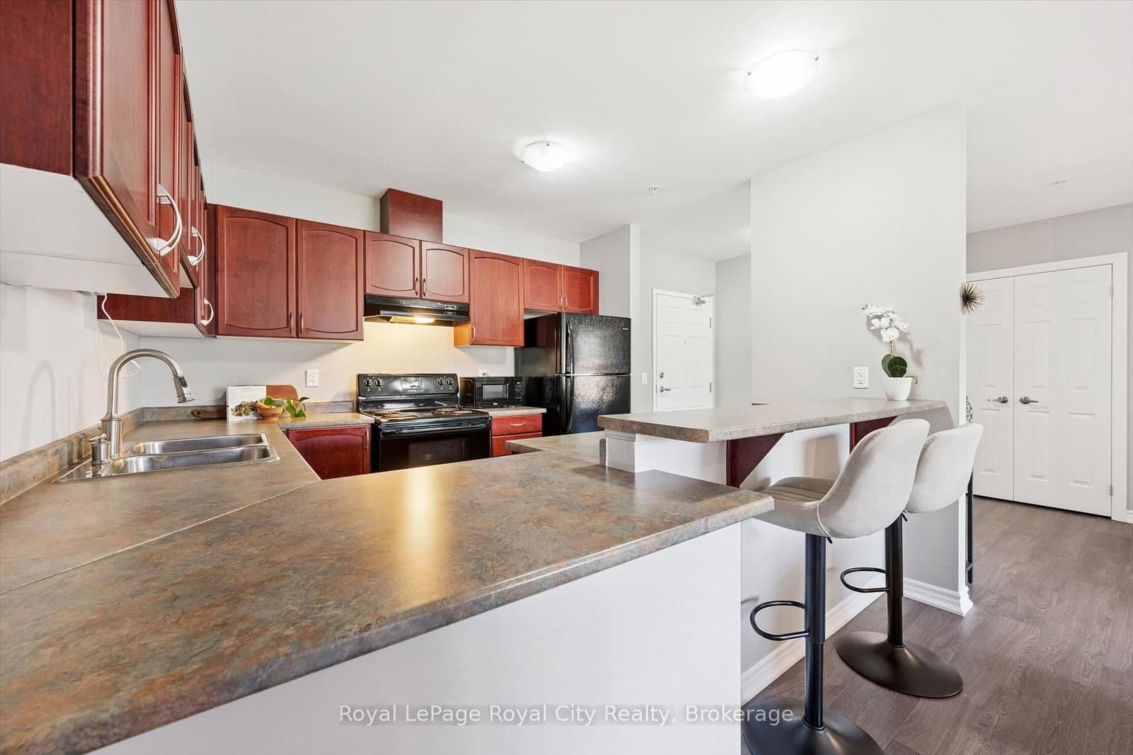2 Colonial Drive, Unit 113 thumbnail 10