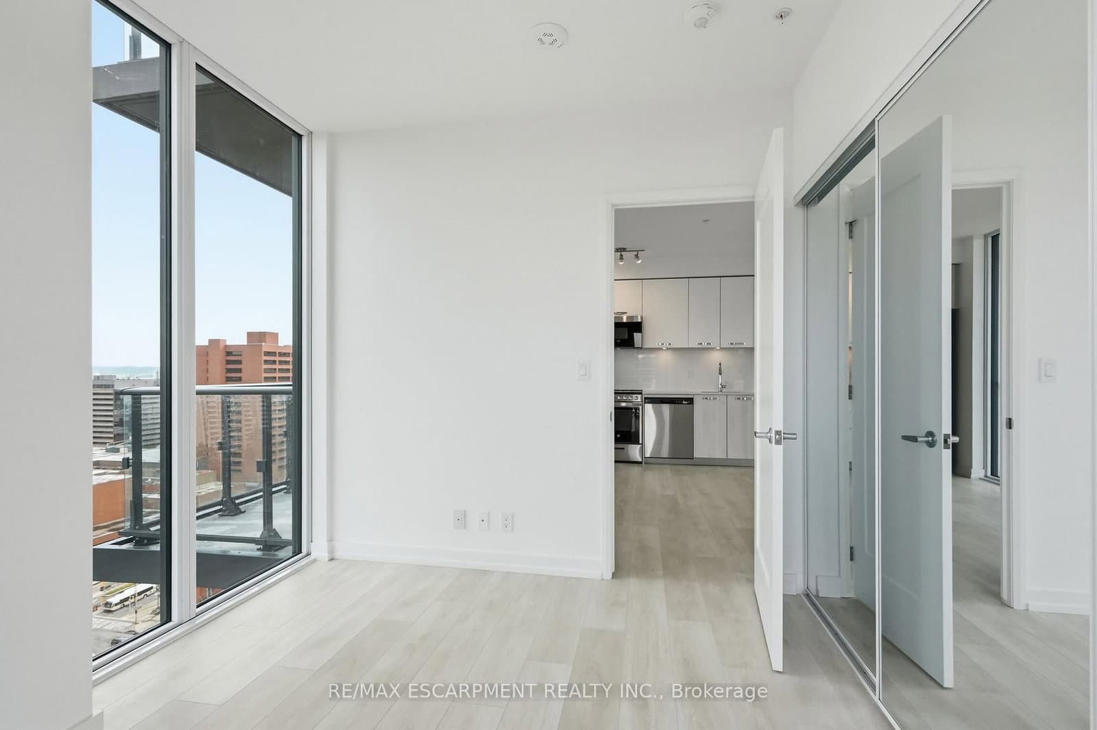 75 JAMES Street S, Unit 2017 thumbnail 14