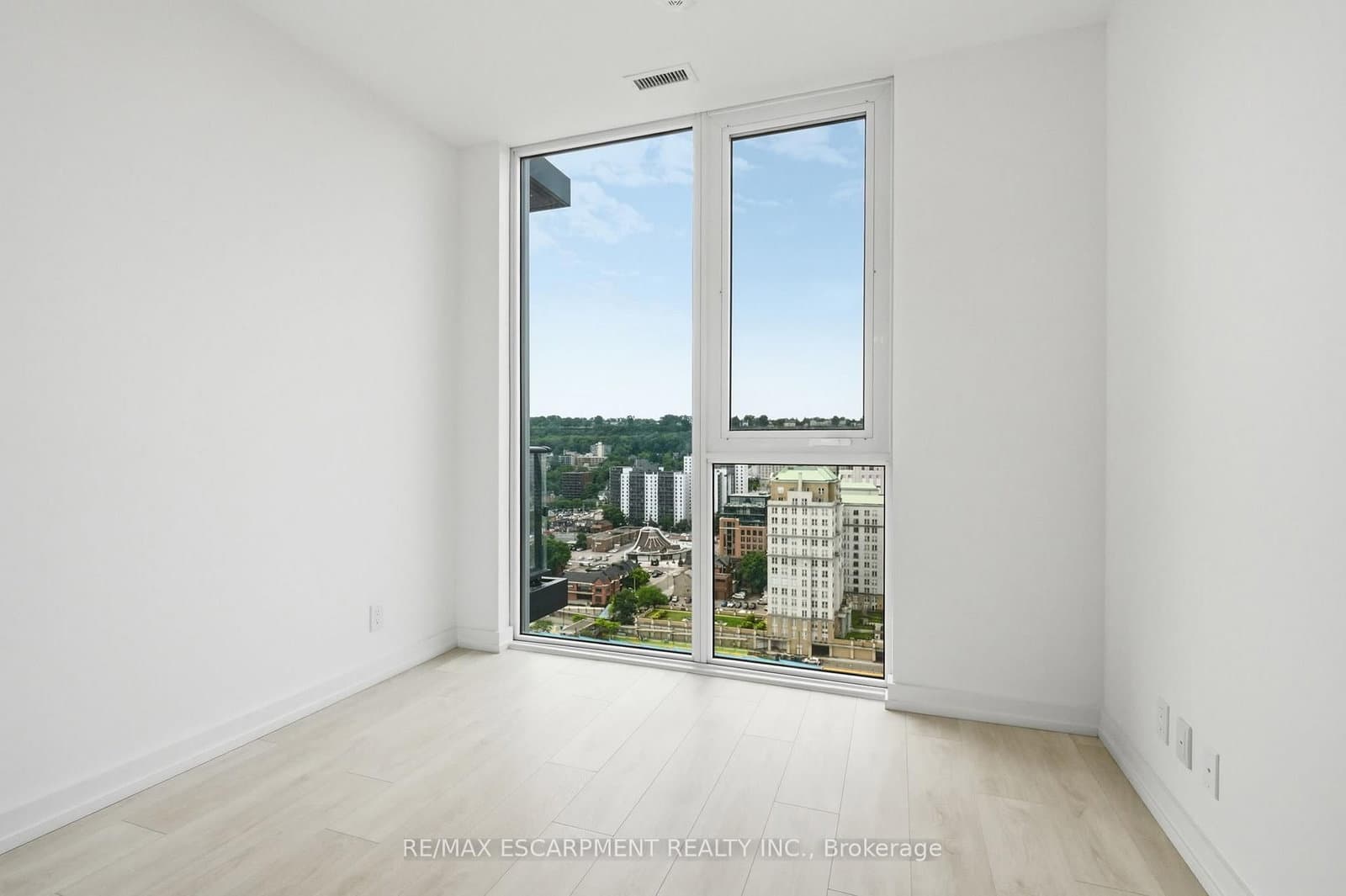 75 JAMES Street S, Unit 2017 thumbnail 15