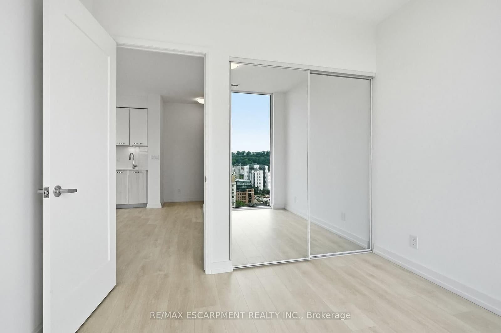 75 JAMES Street S, Unit 2017 thumbnail 16