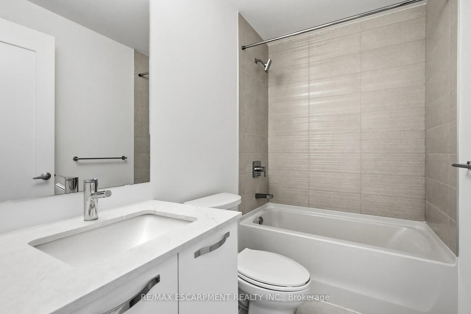 75 JAMES Street S, Unit 2017 thumbnail 17
