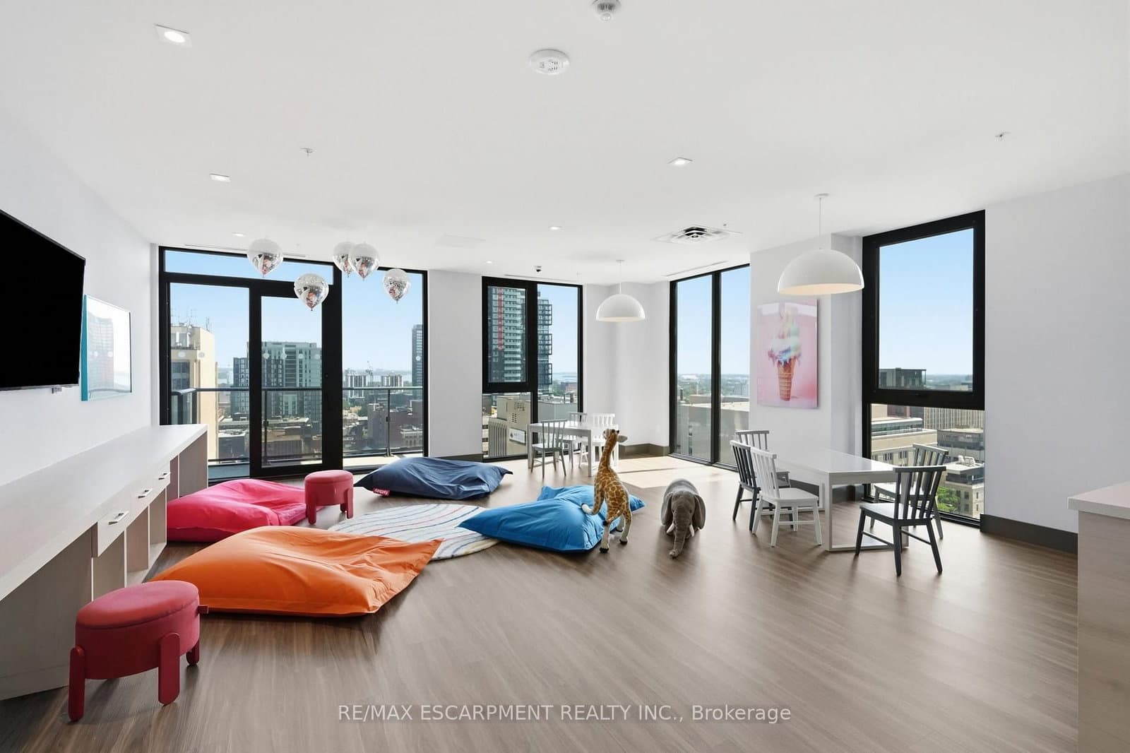 75 JAMES Street S, Unit 2017 thumbnail 23