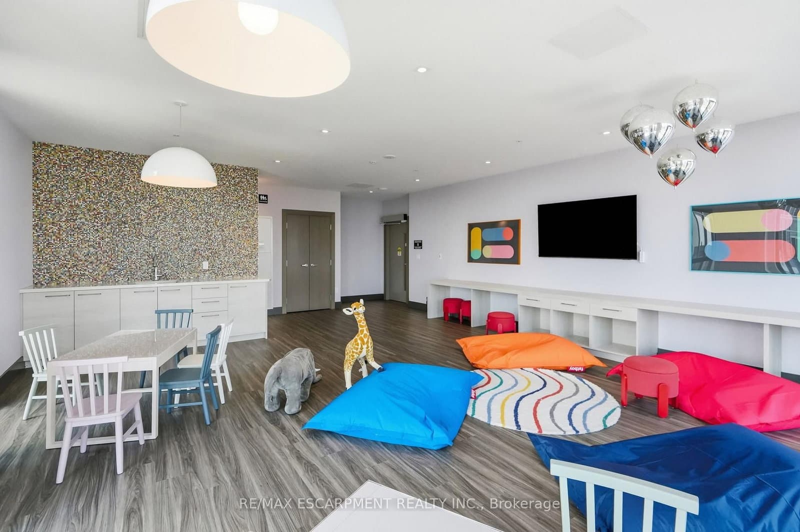 75 JAMES Street S, Unit 2017 thumbnail 24