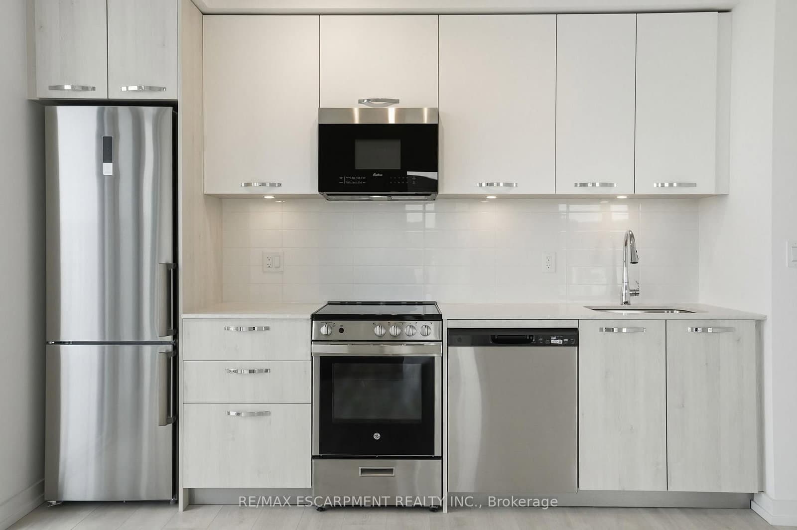 75 JAMES Street S, Unit 2017 thumbnail 8