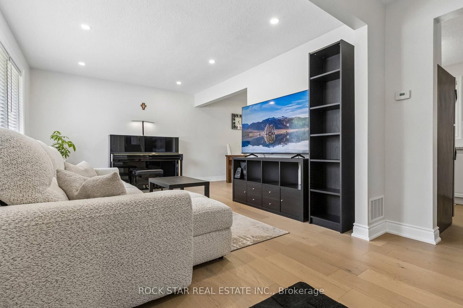 130 Hudson Crescent thumbnail 5