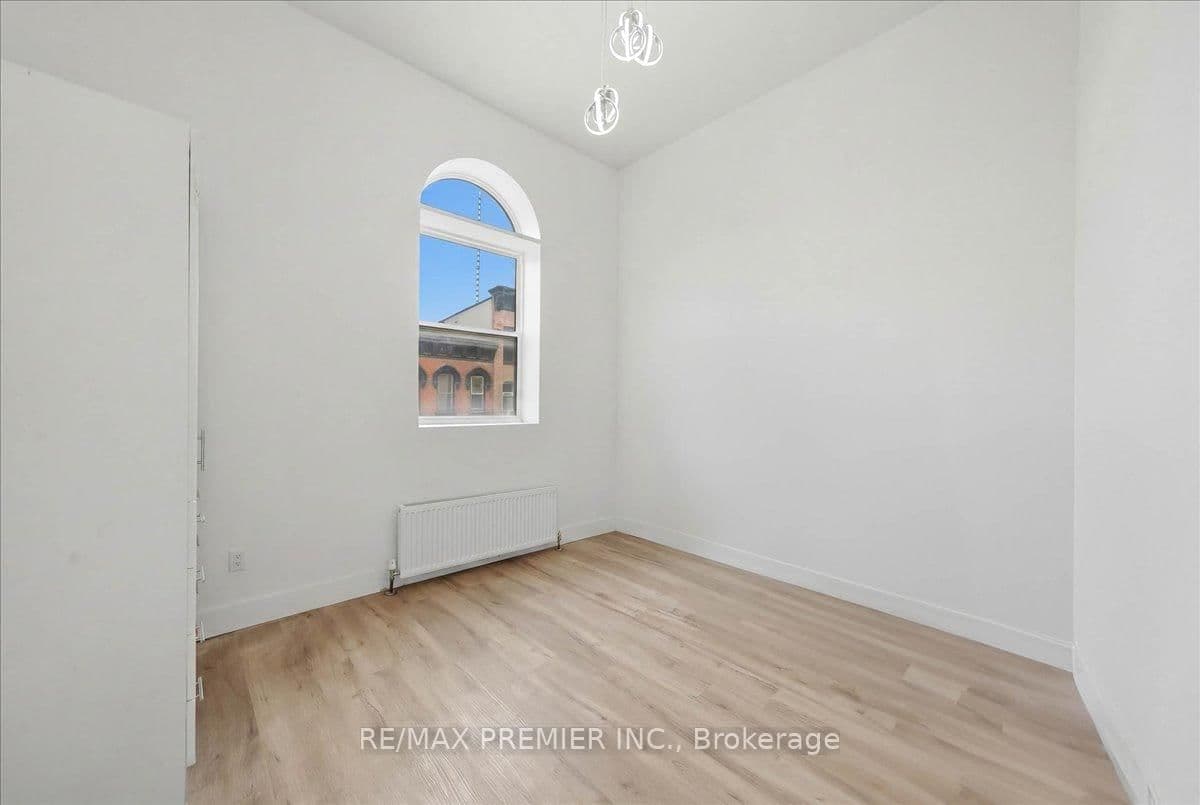 184 King Street E thumbnail 14