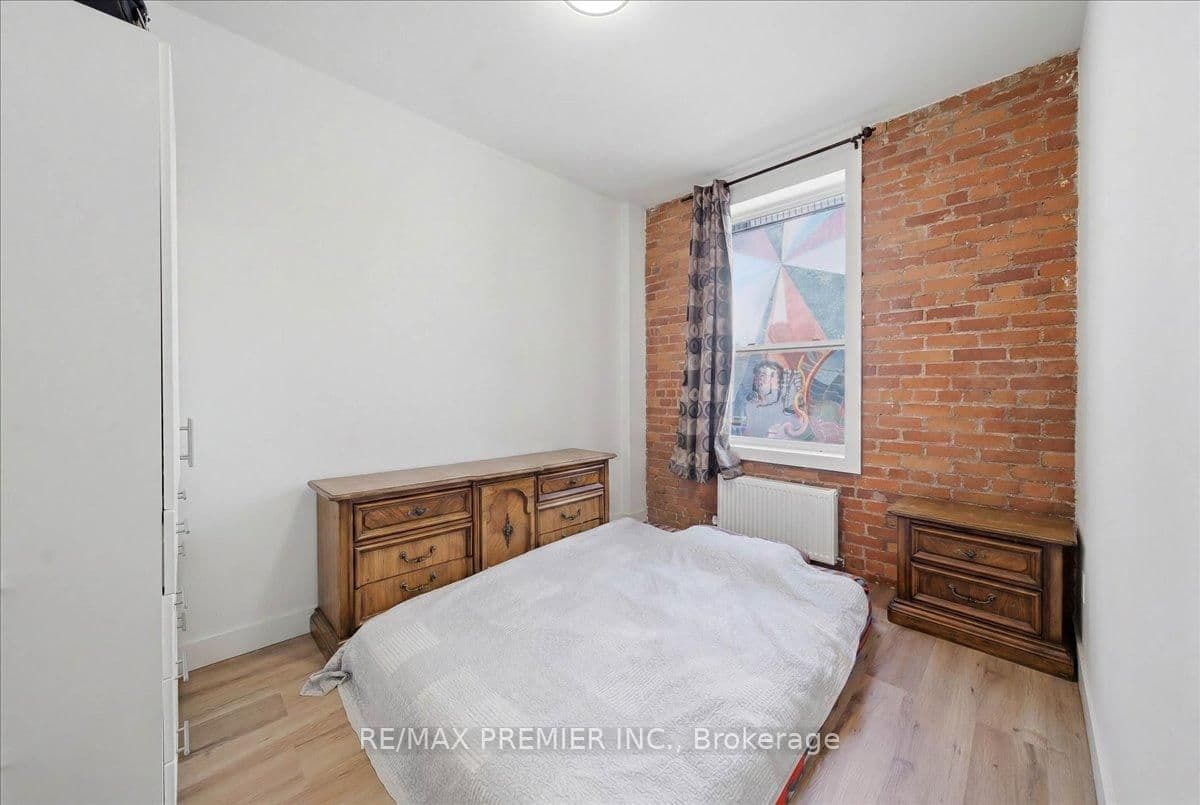 184 King Street E thumbnail 23