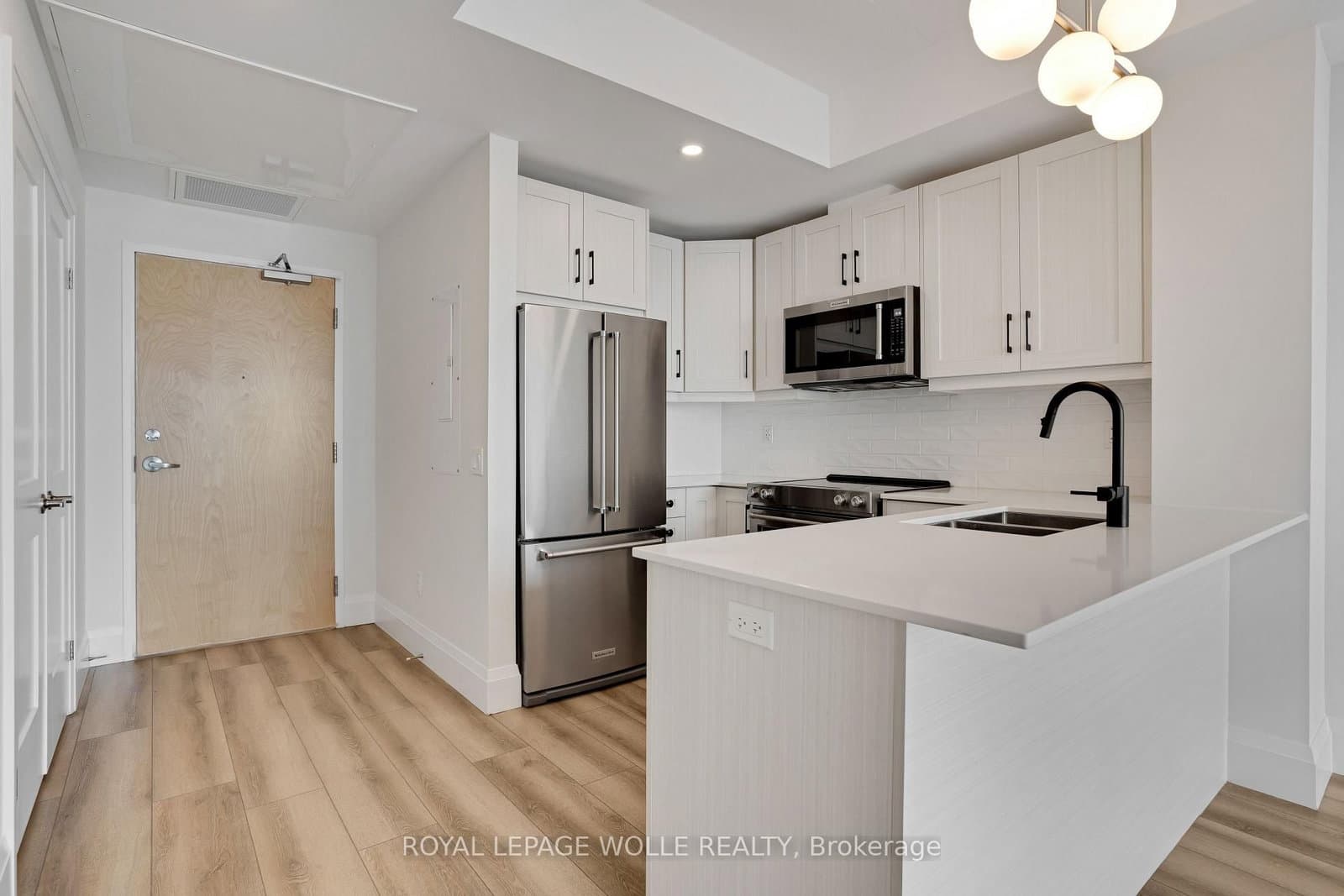 60 Charles Street W, Unit 1904 thumbnail 10