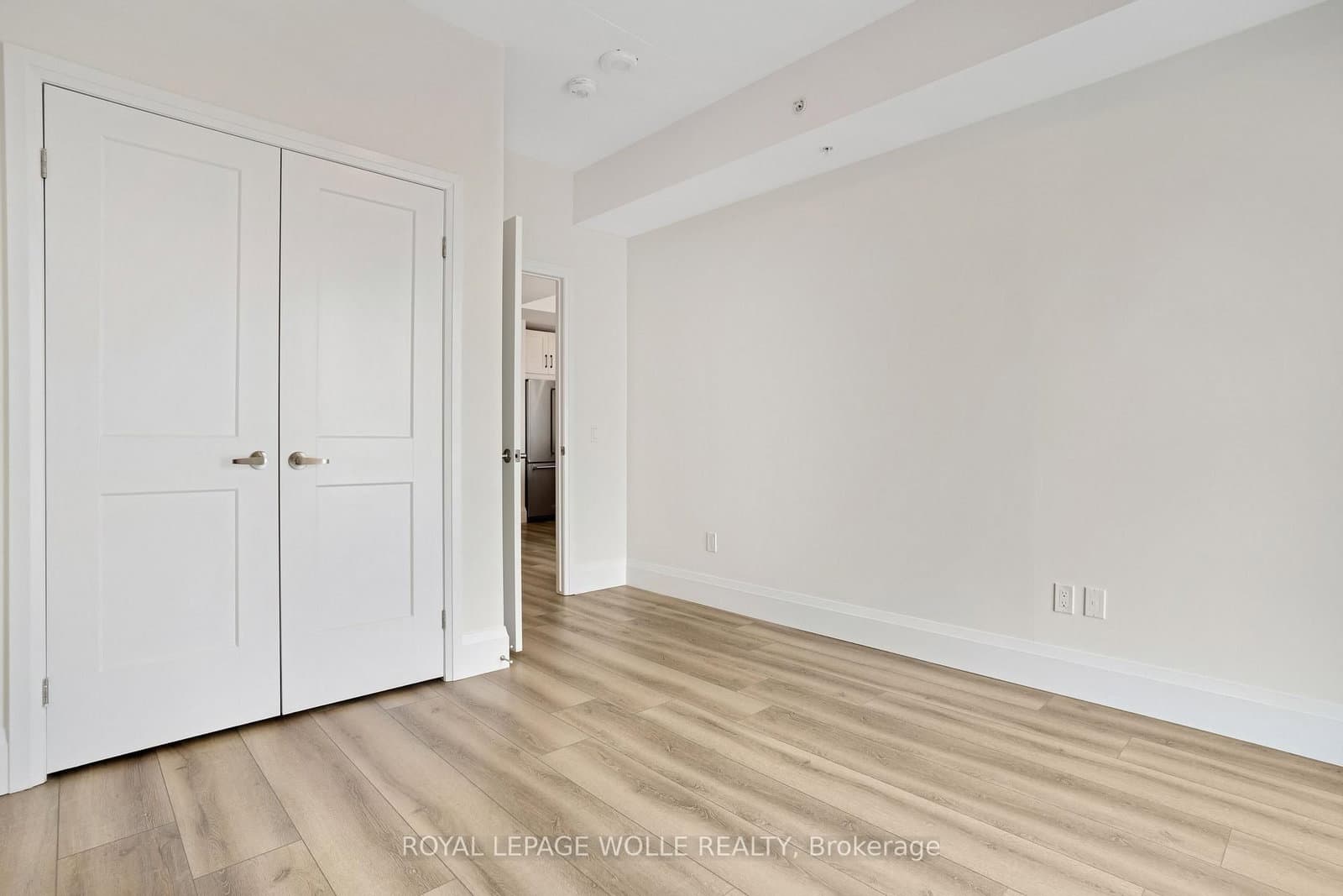 60 Charles Street W, Unit 1904 thumbnail 25