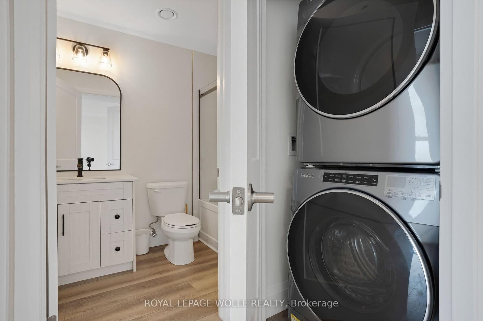 60 Charles Street W, Unit 1904 thumbnail 26