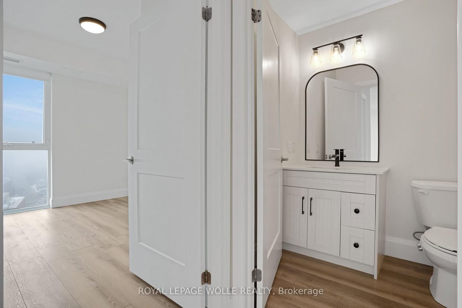 60 Charles Street W, Unit 1904 thumbnail 31