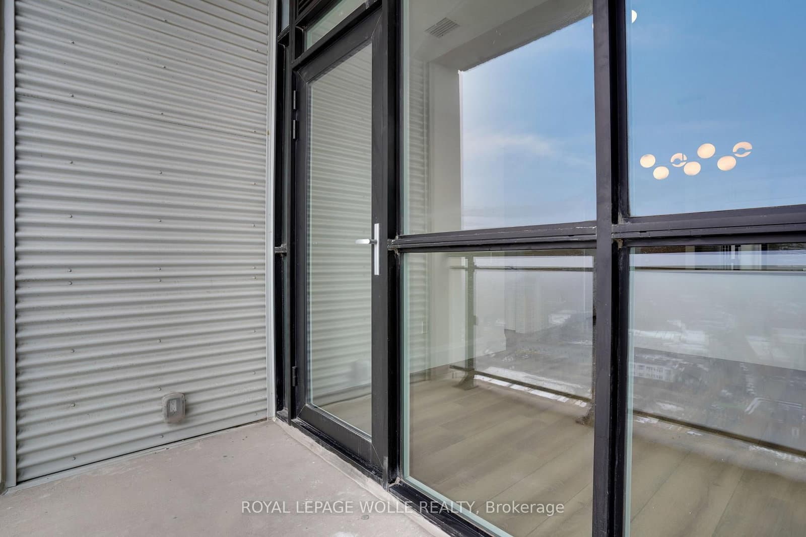 60 Charles Street W, Unit 1904 thumbnail 33