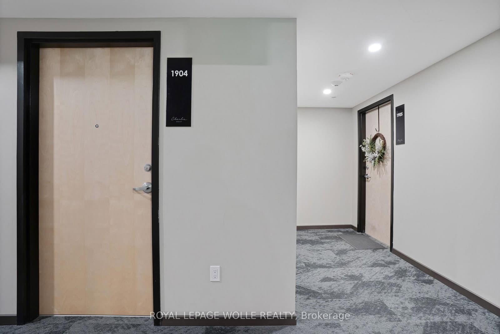 60 Charles Street W, Unit 1904 thumbnail 6