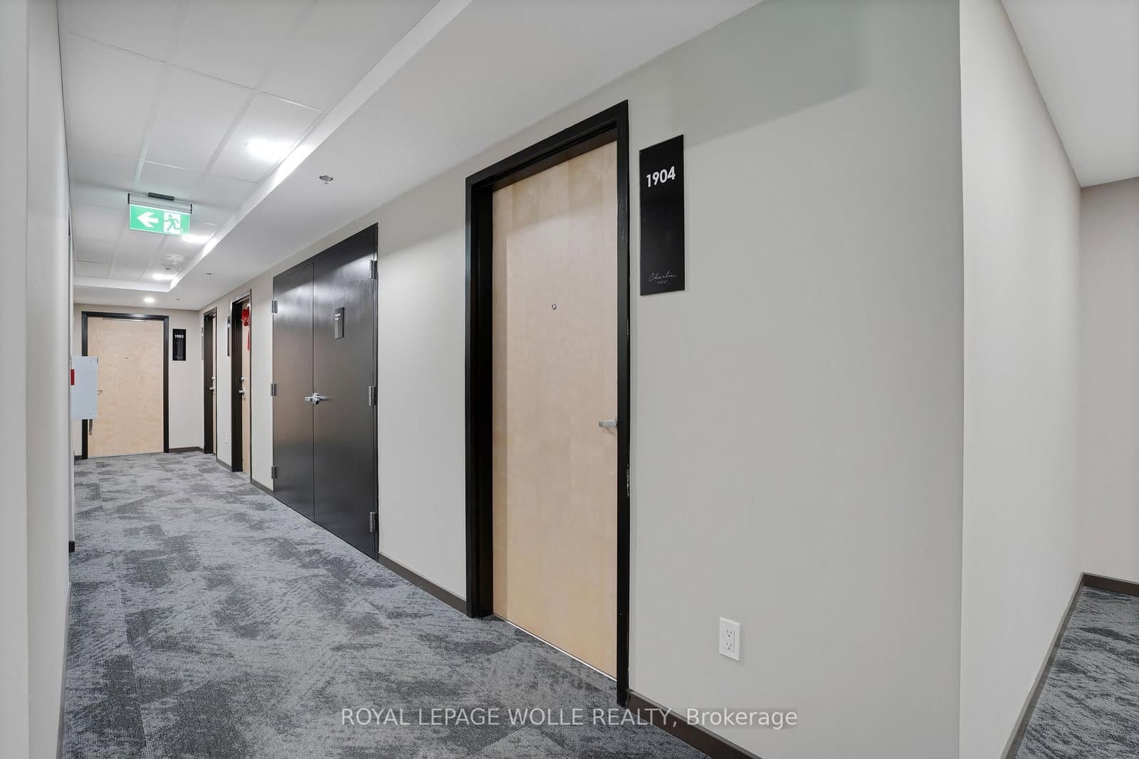 60 Charles Street W, Unit 1904 thumbnail 7