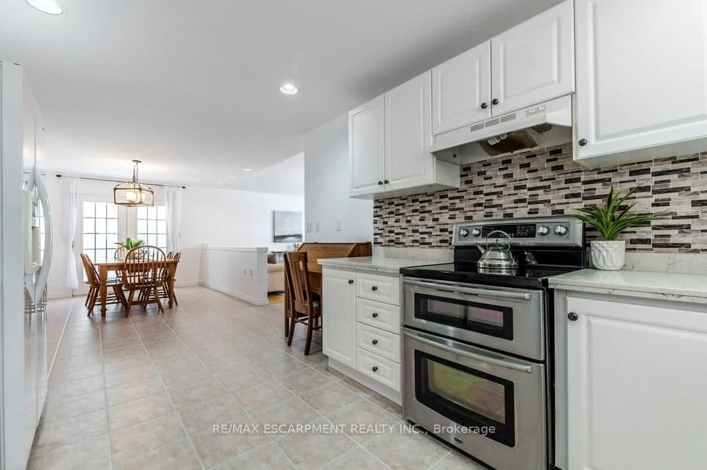 62 Spadara Drive thumbnail 15
