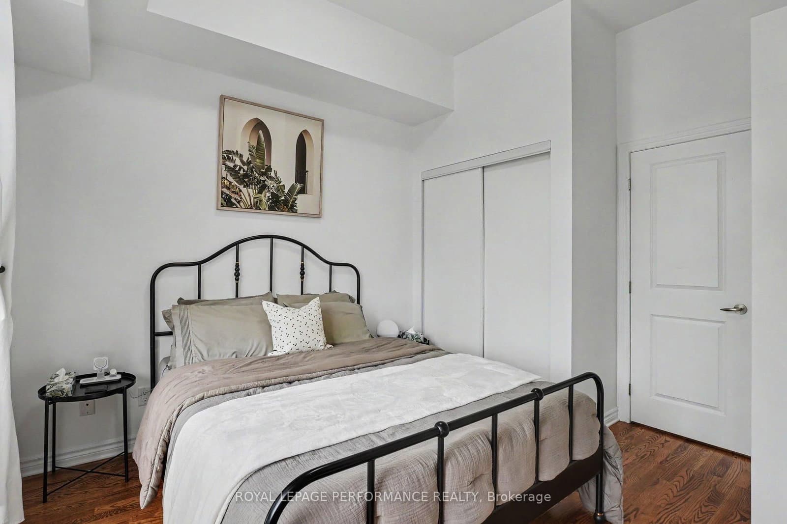 682 Churchill Avenue N, Unit 208 thumbnail 13