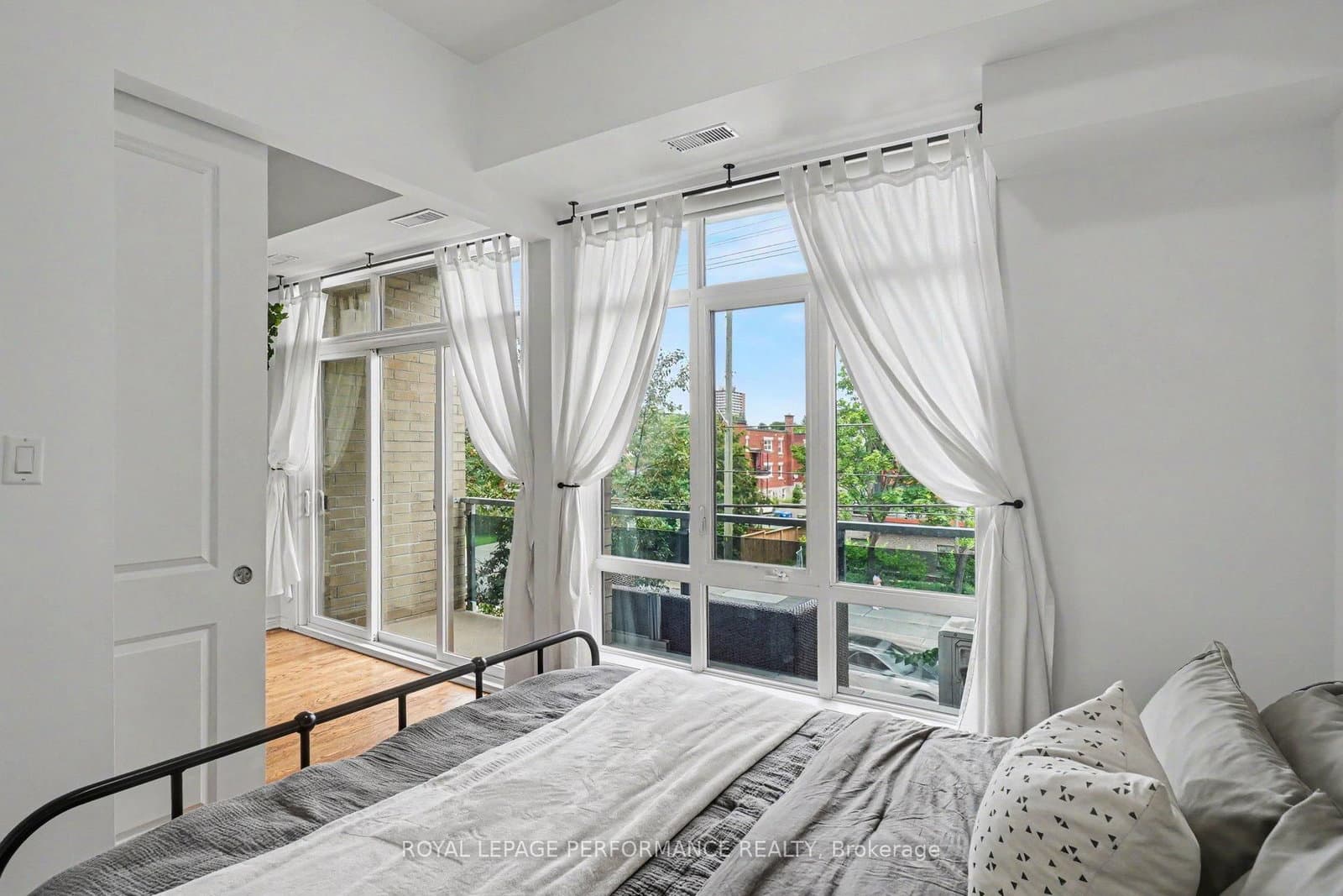 682 Churchill Avenue N, Unit 208 thumbnail 15