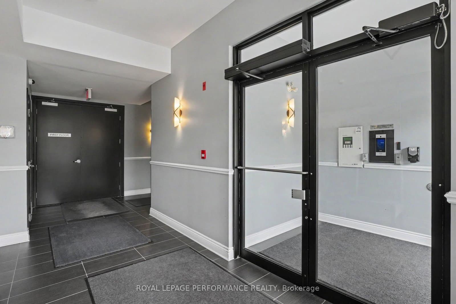 682 Churchill Avenue N, Unit 208 thumbnail 22