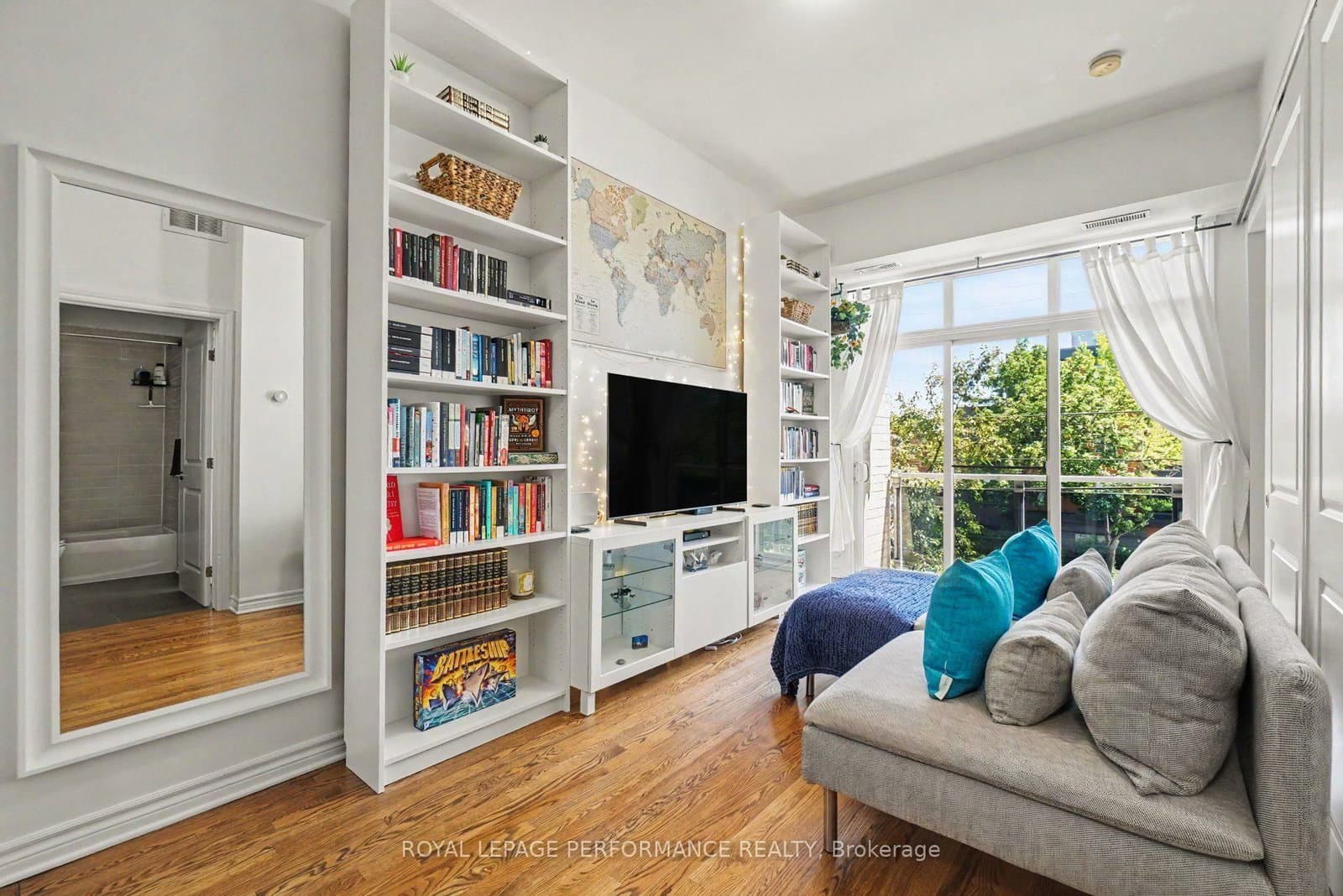 682 Churchill Avenue N, Unit 208 thumbnail 5