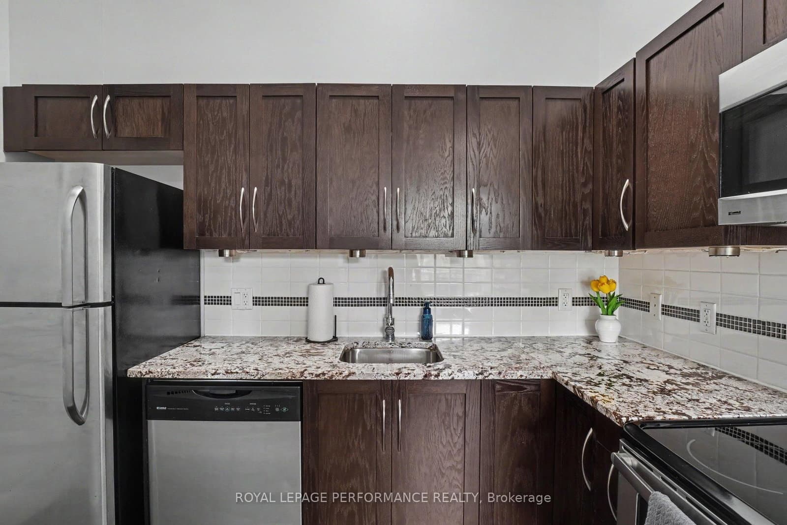 682 Churchill Avenue N, Unit 208 thumbnail 7