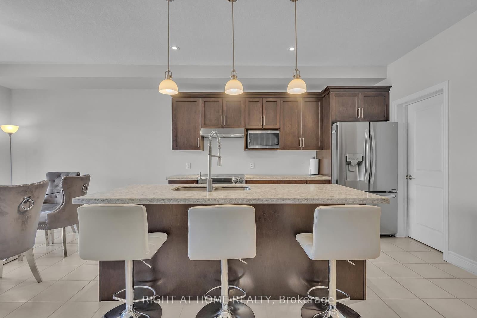321 Carriage Way thumbnail 10