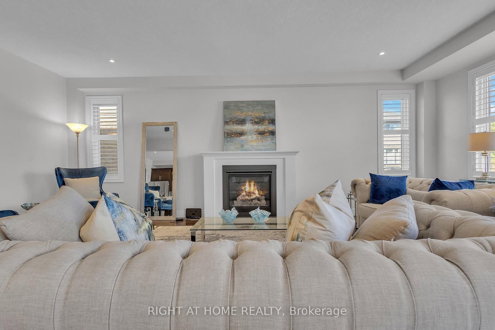 321 Carriage Way thumbnail 11