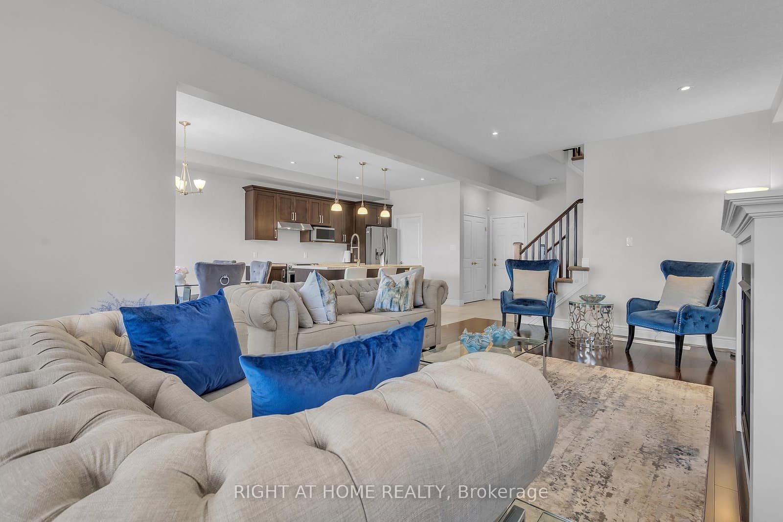 321 Carriage Way thumbnail 13