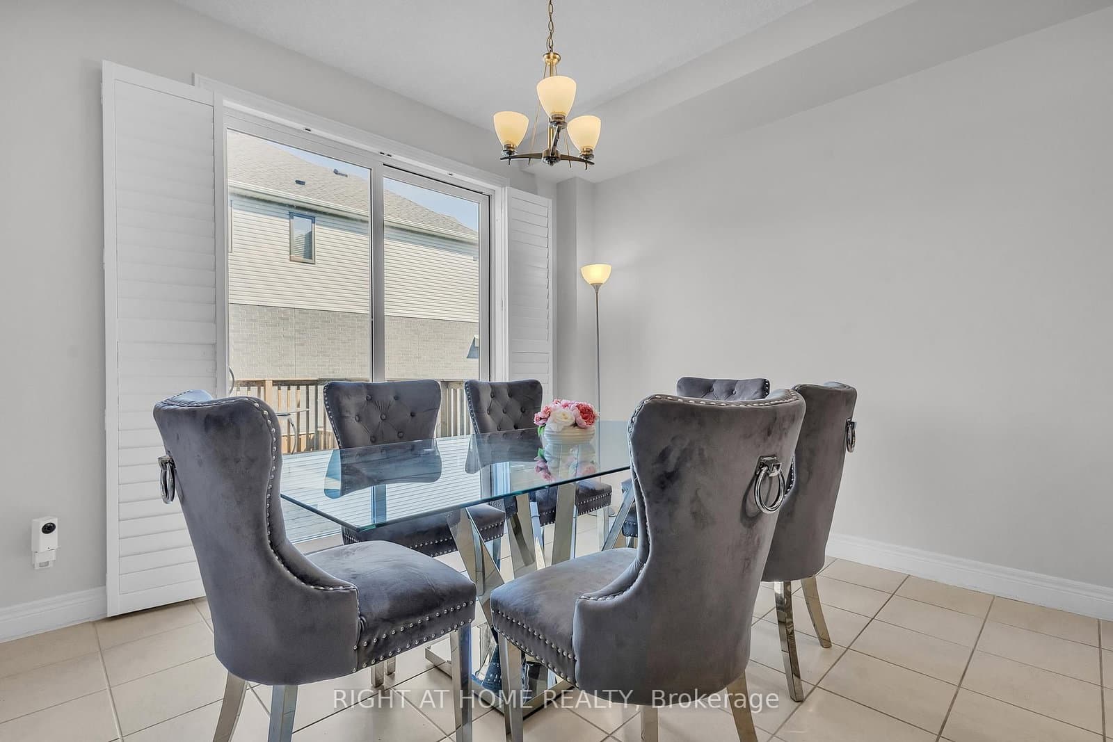 321 Carriage Way thumbnail 16