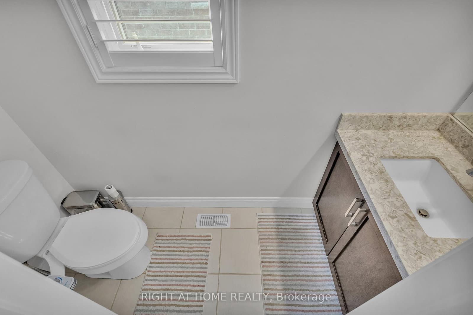 321 Carriage Way thumbnail 17