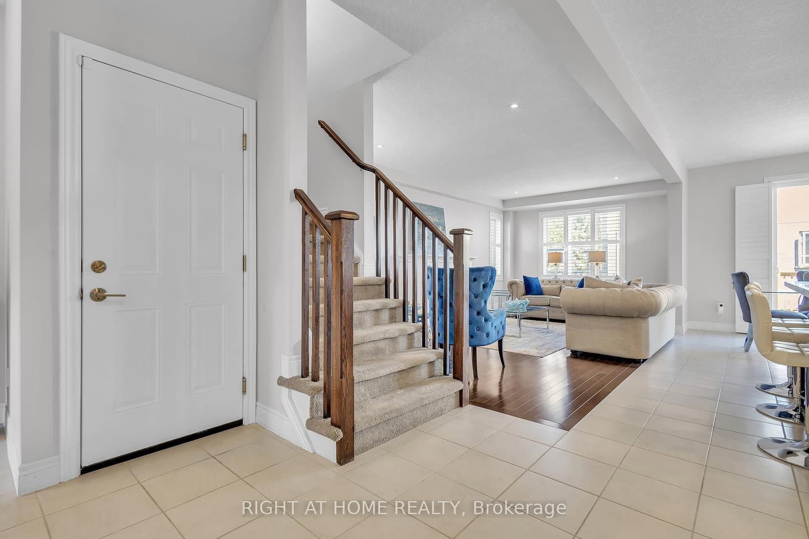 321 Carriage Way thumbnail 18