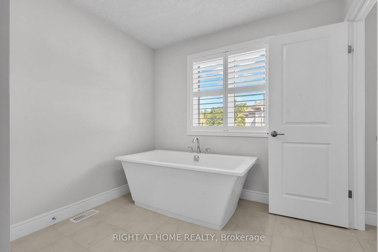 321 Carriage Way thumbnail 22