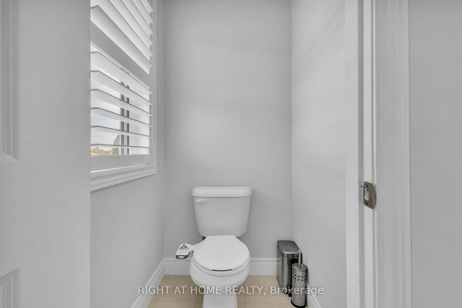 321 Carriage Way thumbnail 24