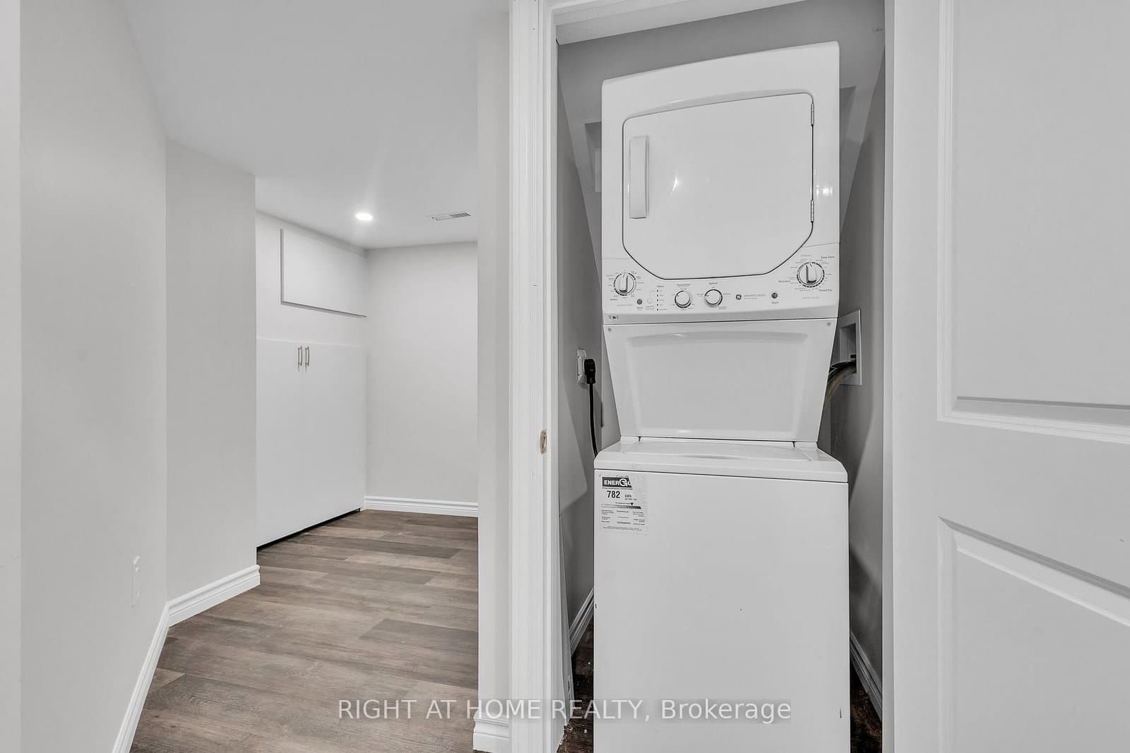 321 Carriage Way thumbnail 45