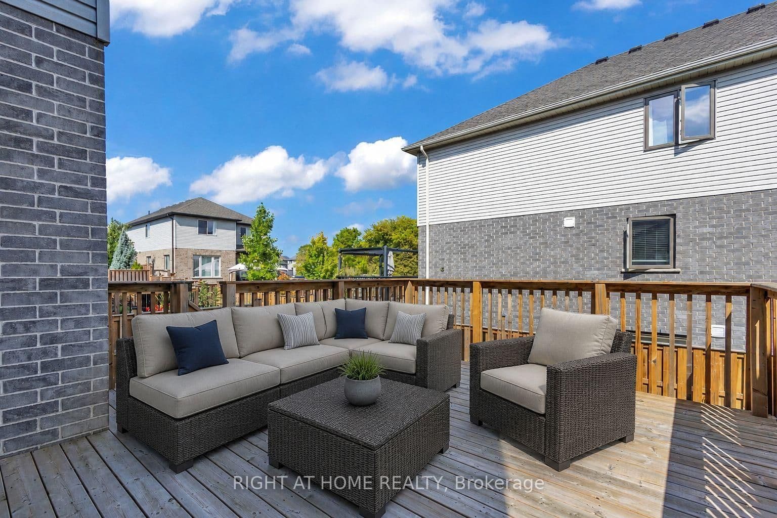 321 Carriage Way thumbnail 48
