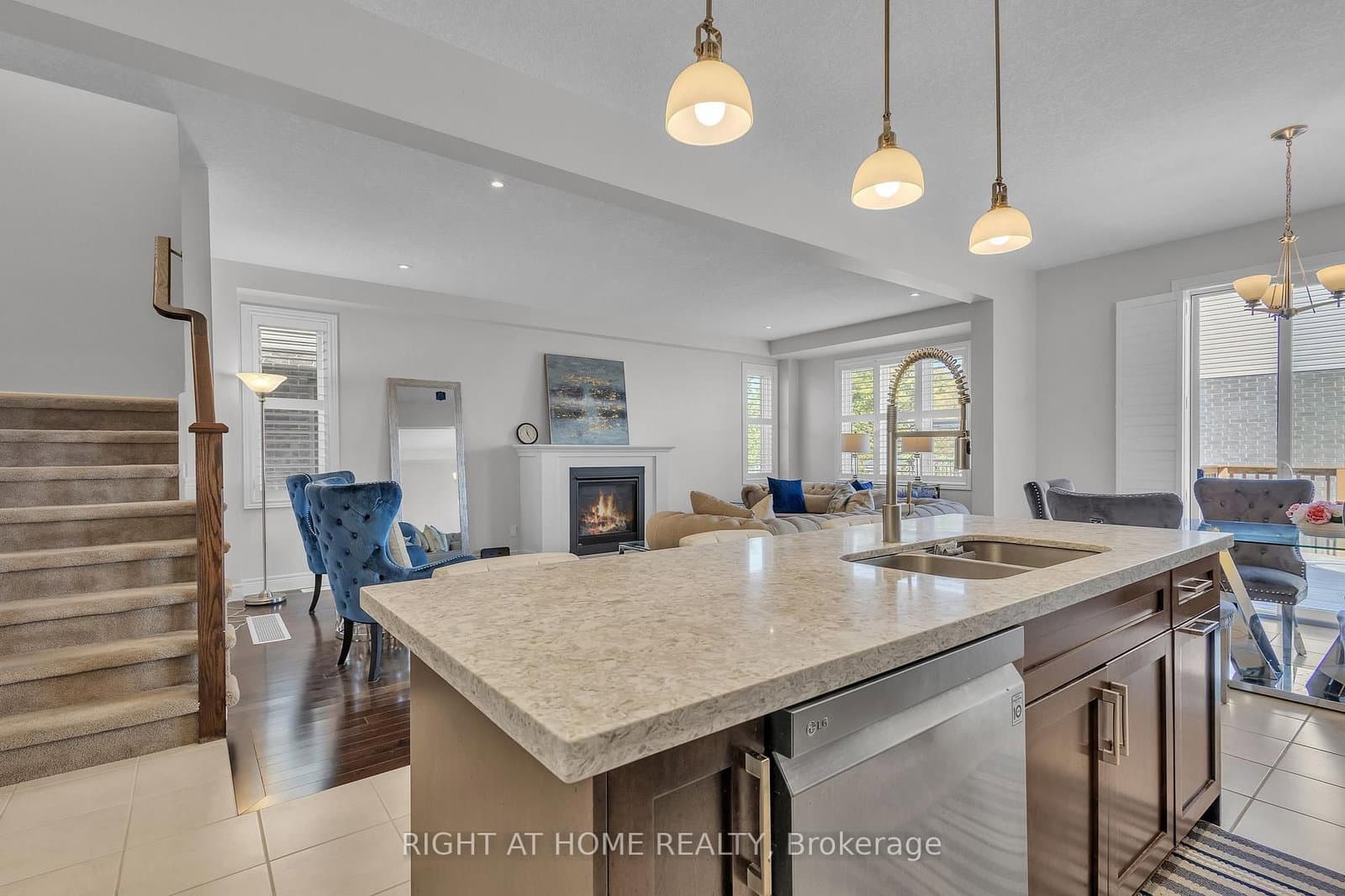 321 Carriage Way thumbnail 8