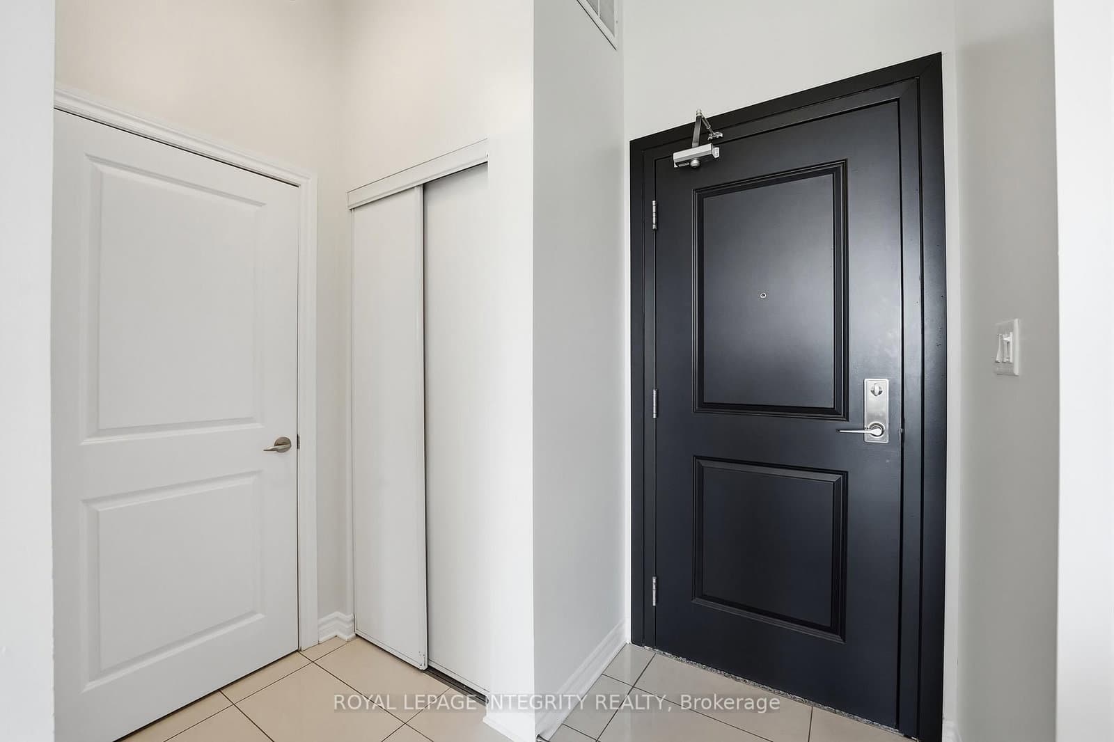 682 Churchill Avenue N, Unit 310 thumbnail 7