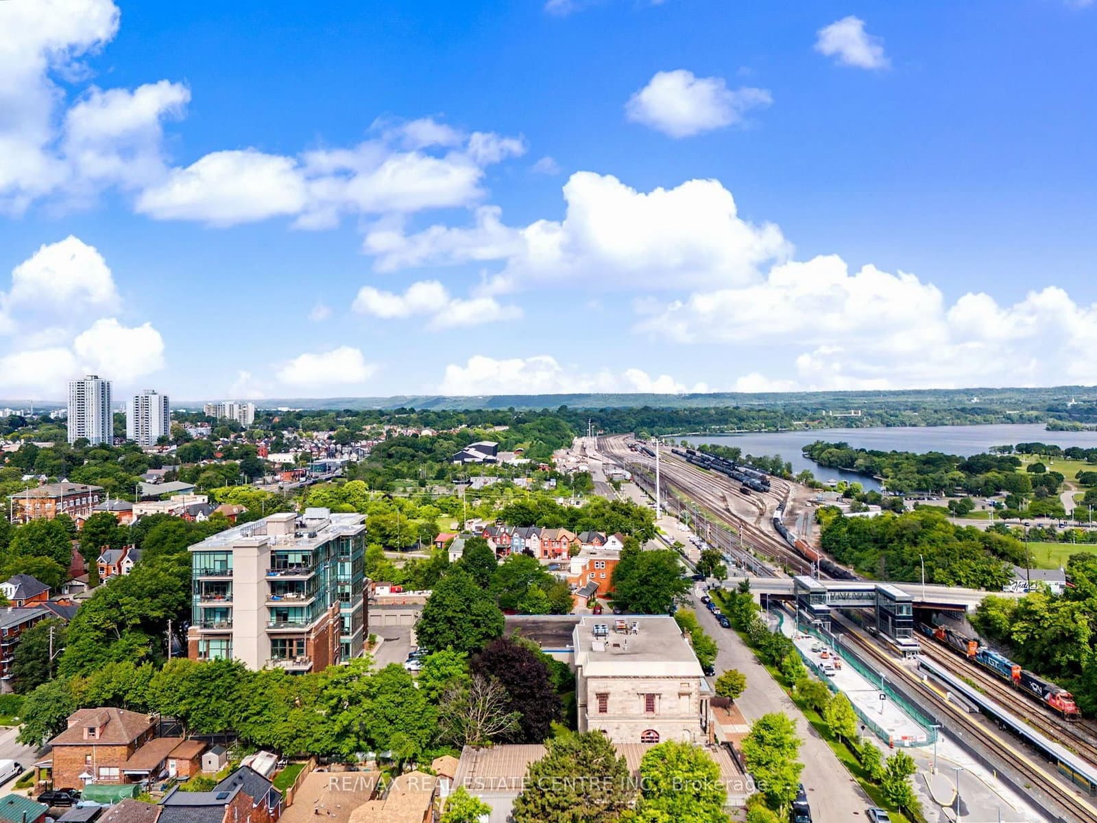 282 MacNab Street N thumbnail 12