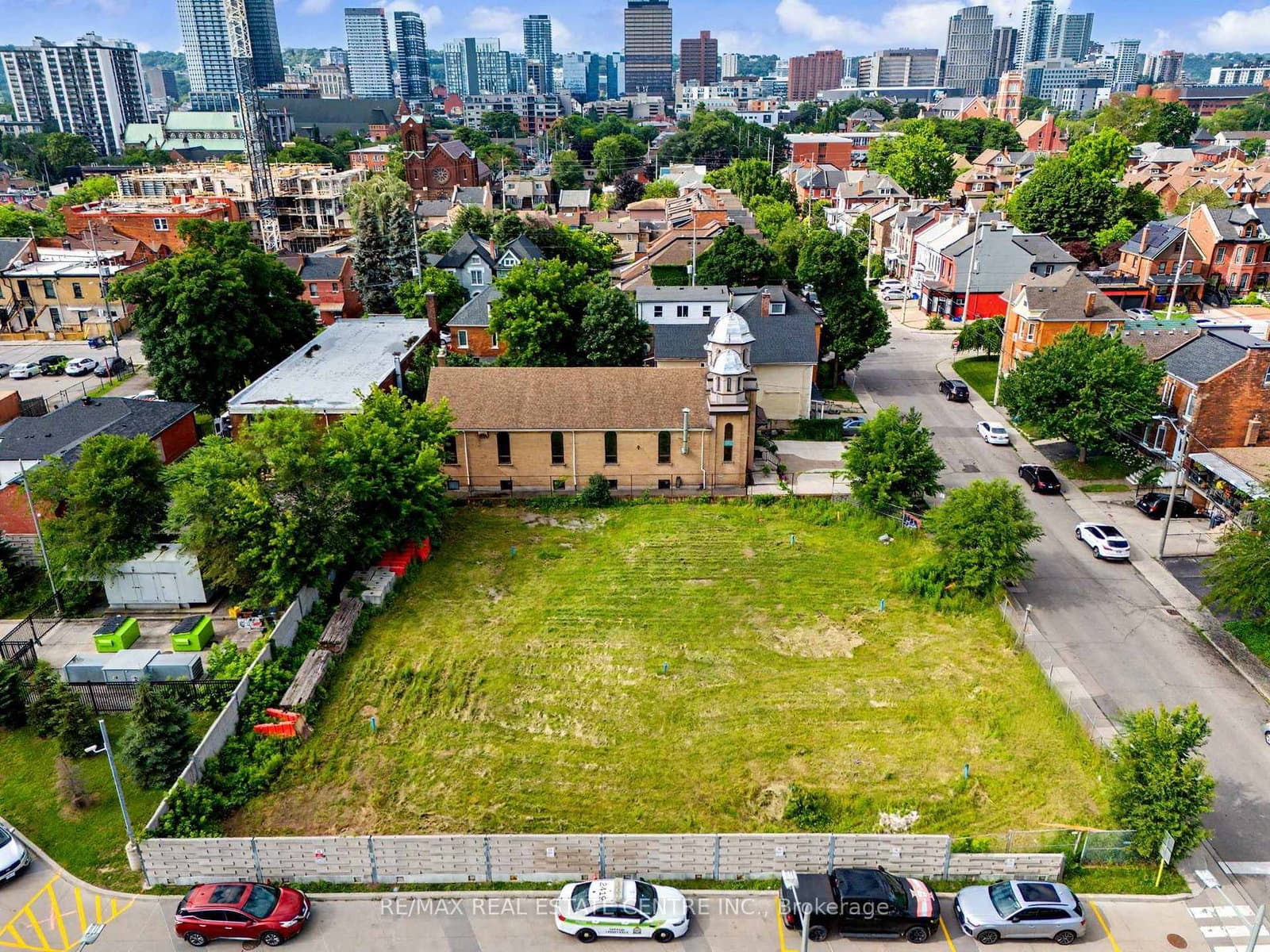 282 MacNab Street N thumbnail 16