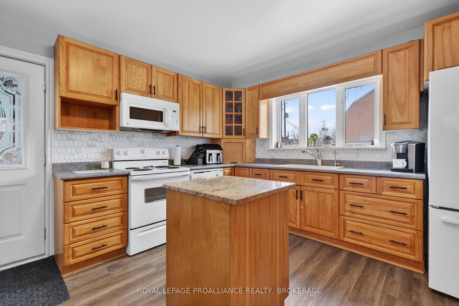 118 East Street E thumbnail 12