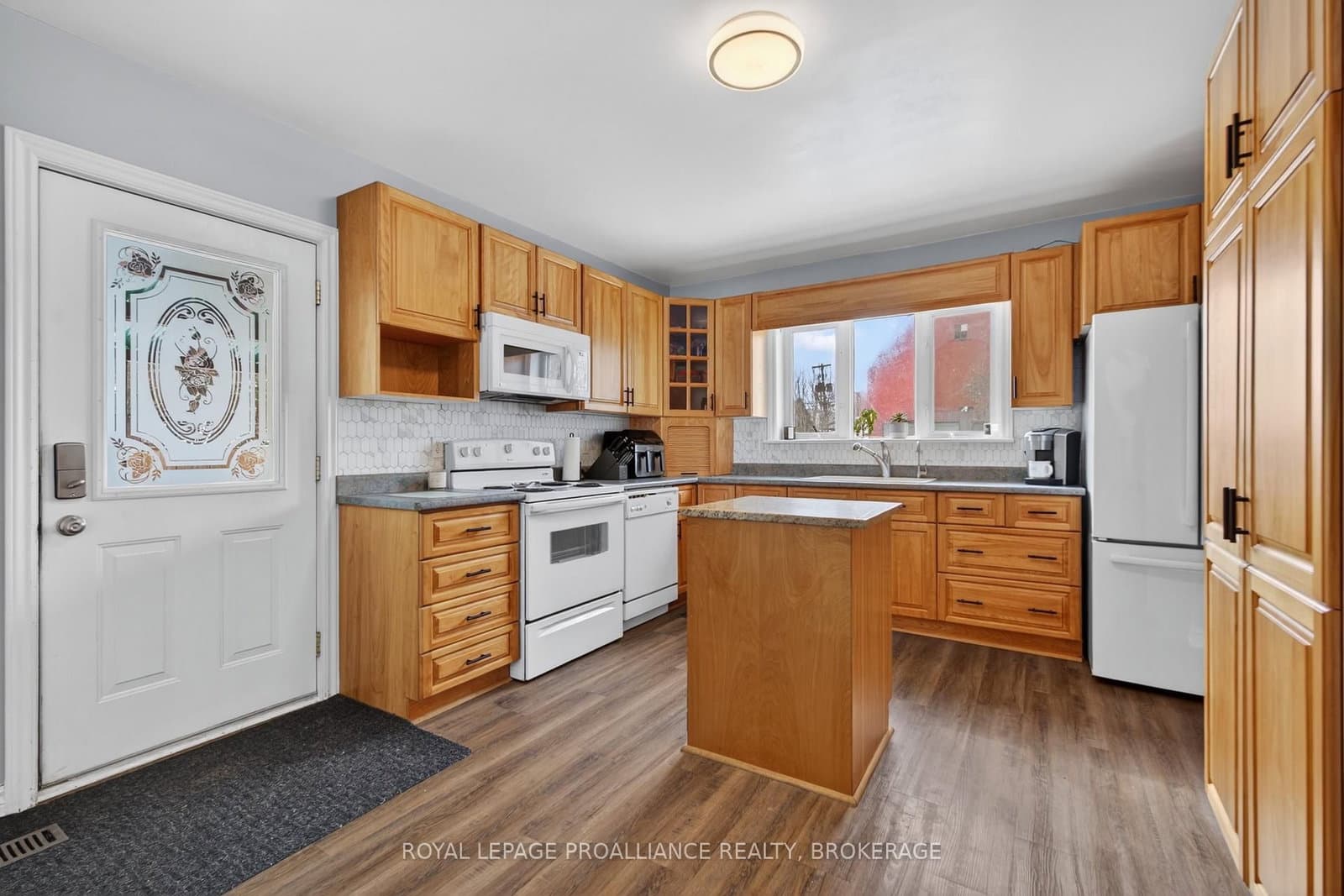 118 East Street E thumbnail 17
