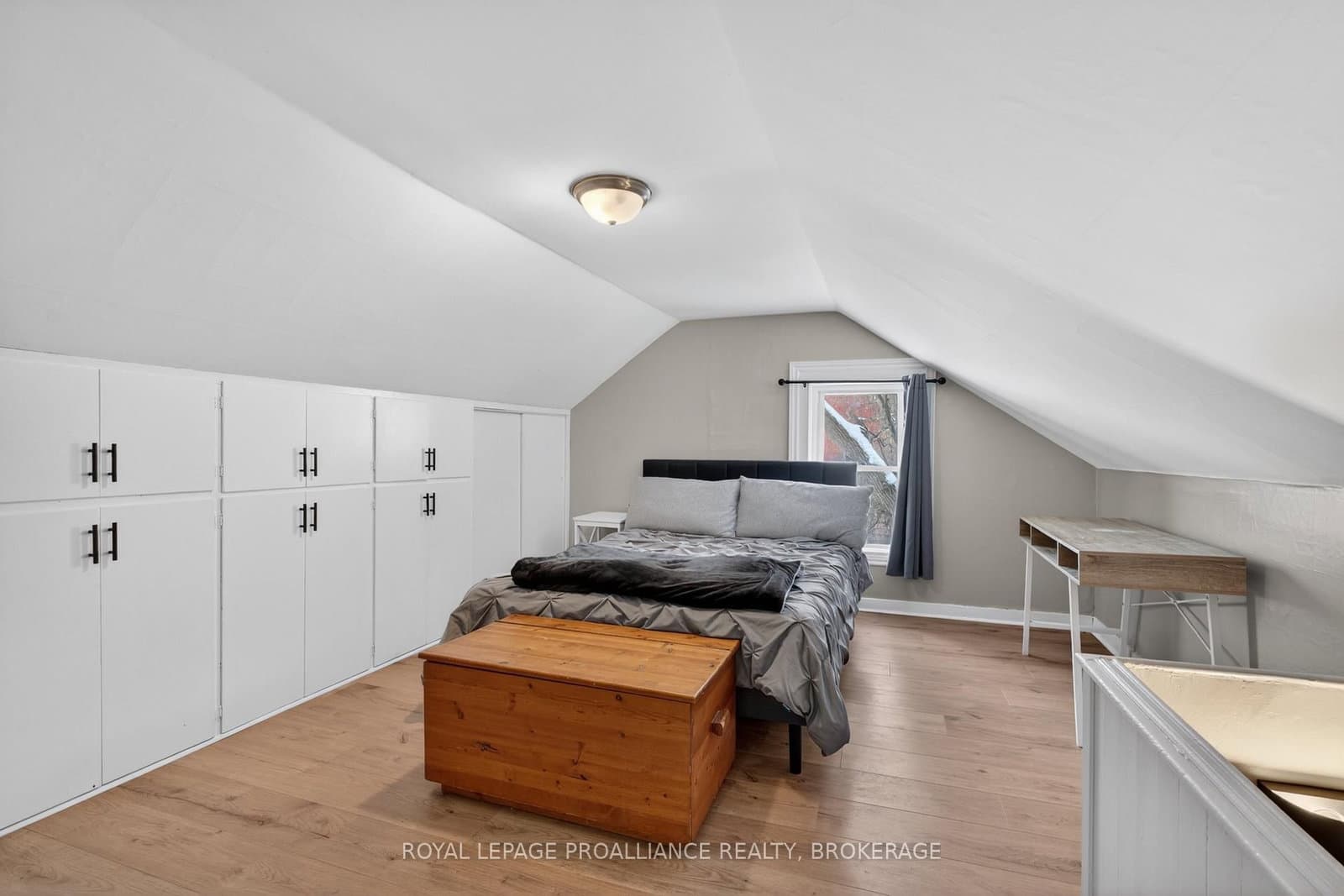 118 East Street E thumbnail 18