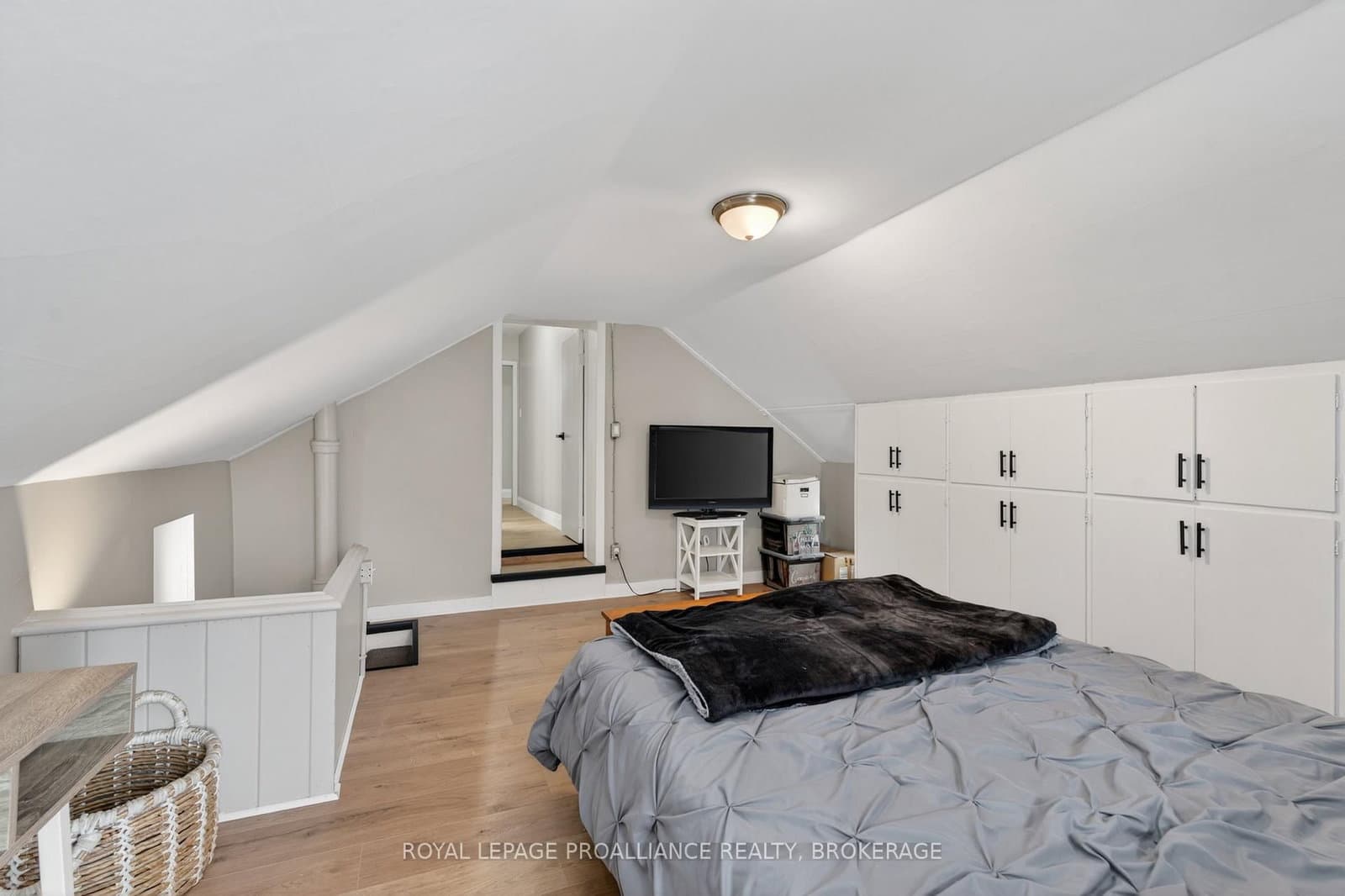 118 East Street E thumbnail 19