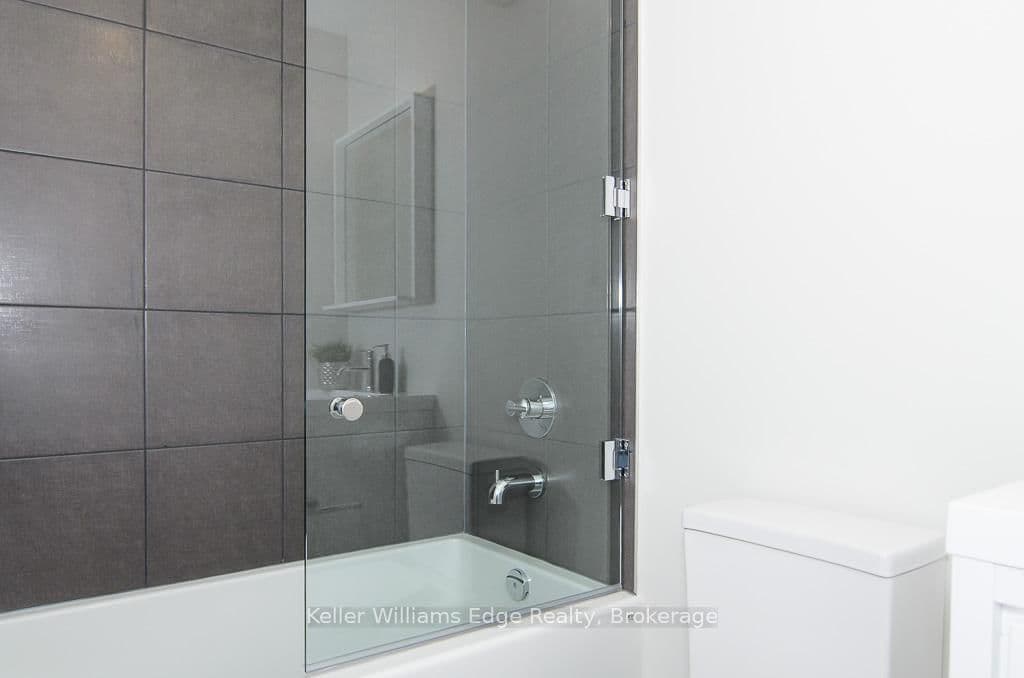 212 King William Street, Unit 405 thumbnail 19