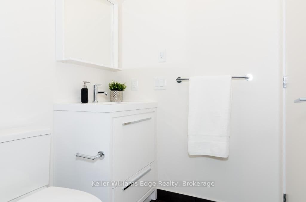 212 King William Street, Unit 405 thumbnail 21