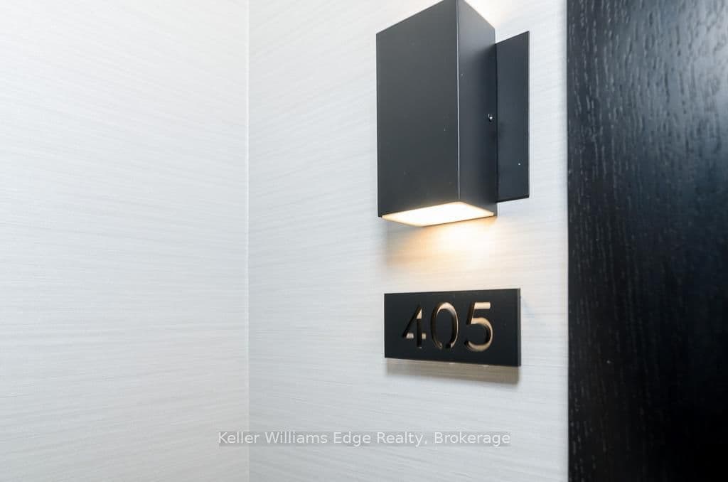 212 King William Street, Unit 405 thumbnail 4