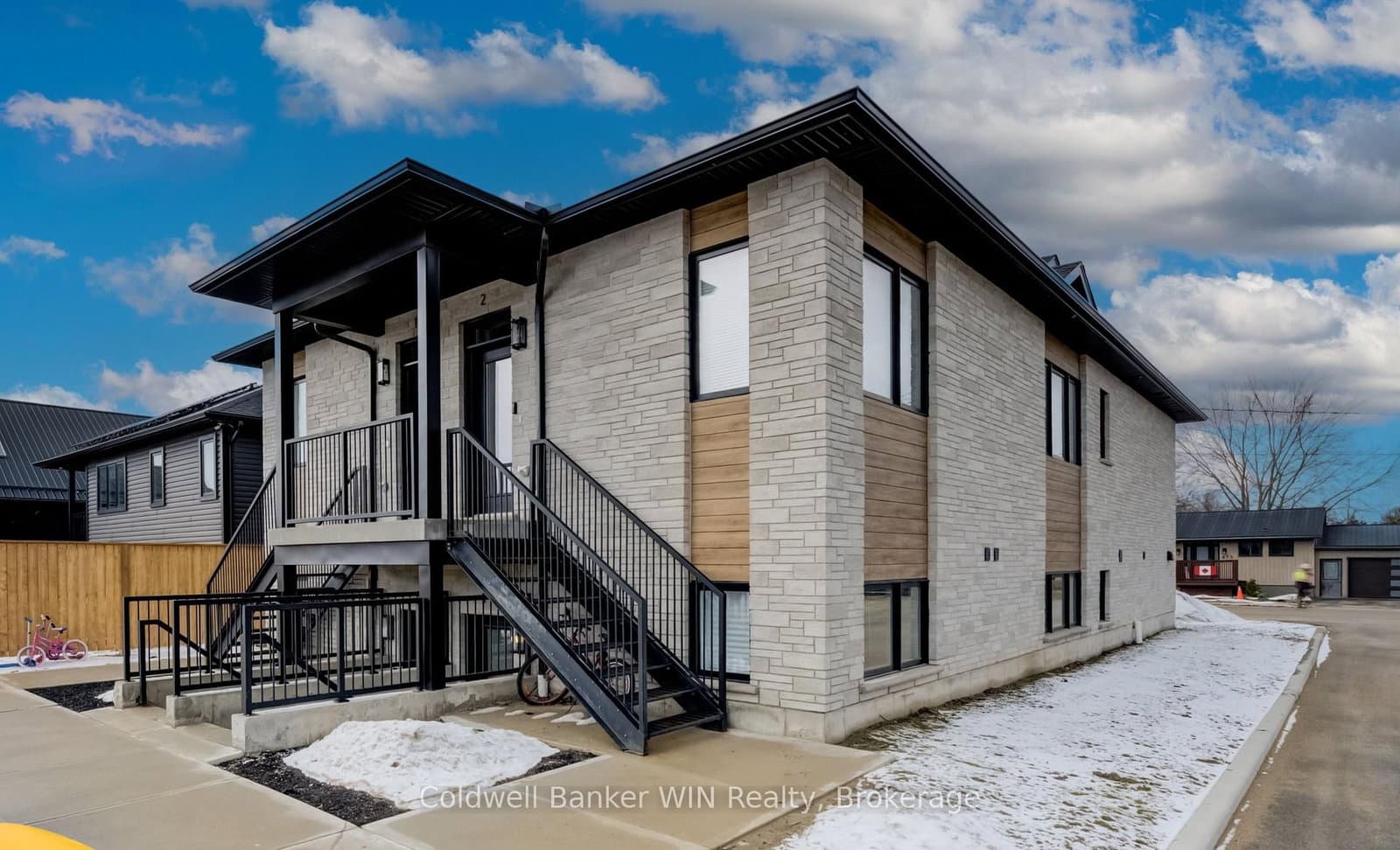 440 Wellington Street E, Unit 3 thumbnail 2