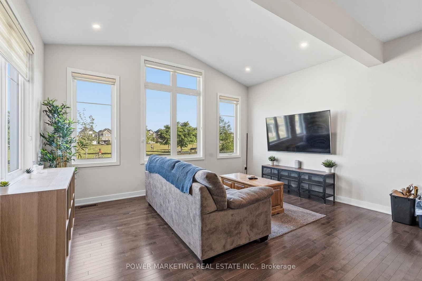 129 Hackamore Crescent thumbnail 10