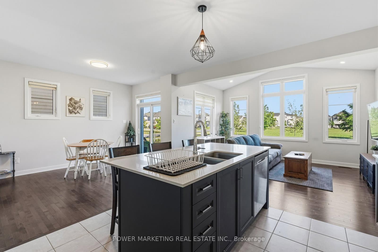 129 Hackamore Crescent thumbnail 17