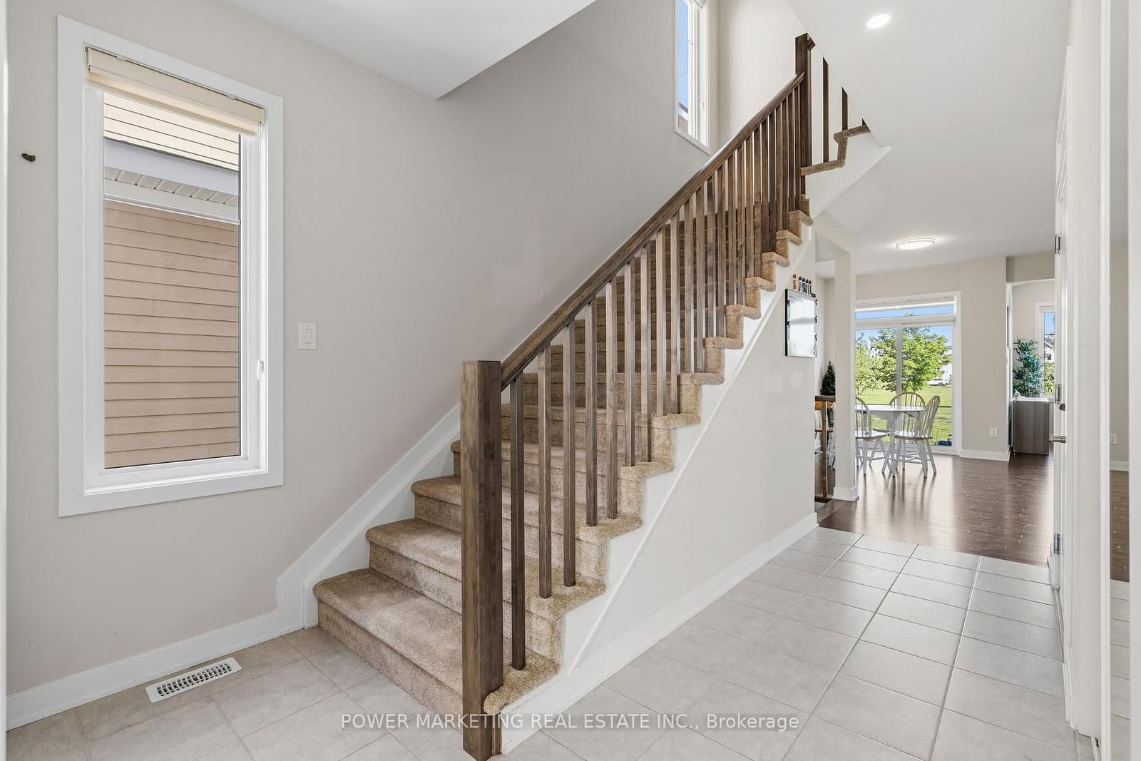129 Hackamore Crescent thumbnail 4